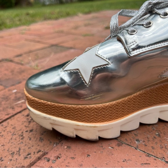 Qupid Silver Star Platform Sneakers - Picture 4 of 16